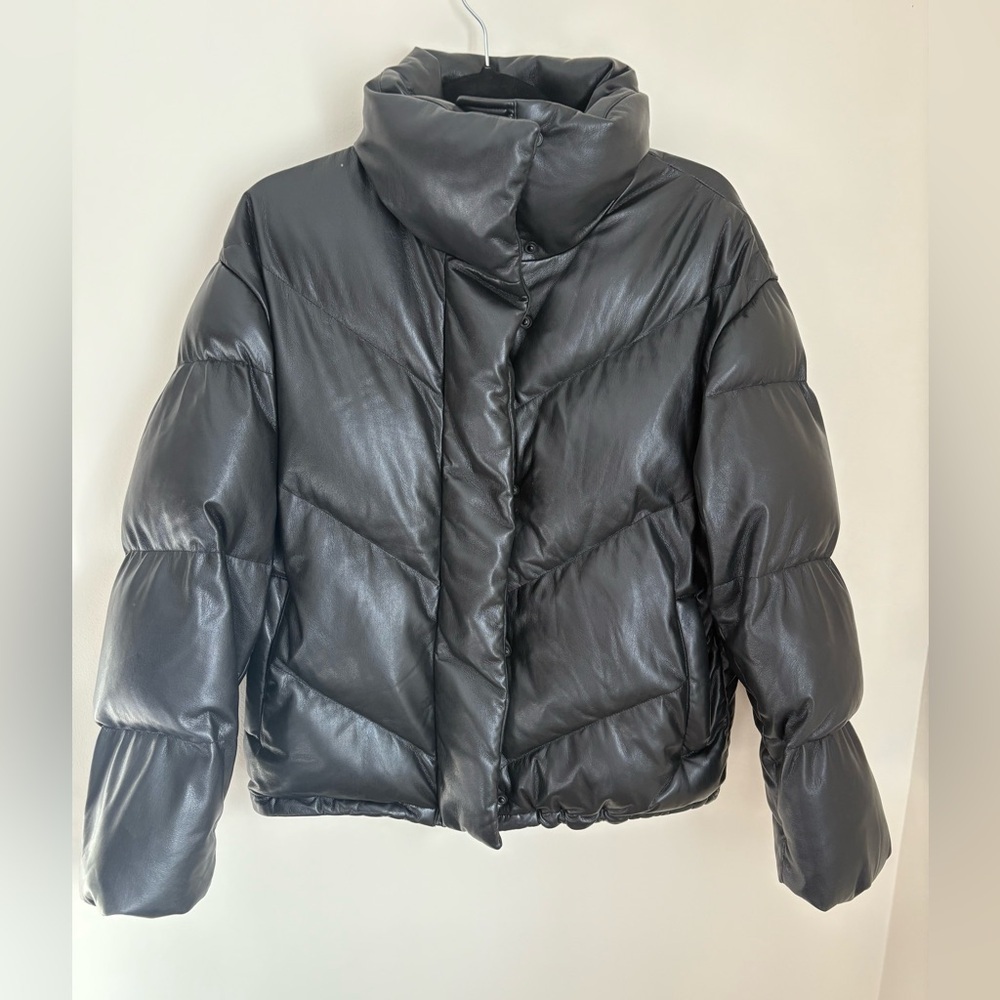 Cloud Puff Winter Jacket Shiny Black by Wilfred | Aritzia |Gorpcore | Vegan - Picture 3 of 15